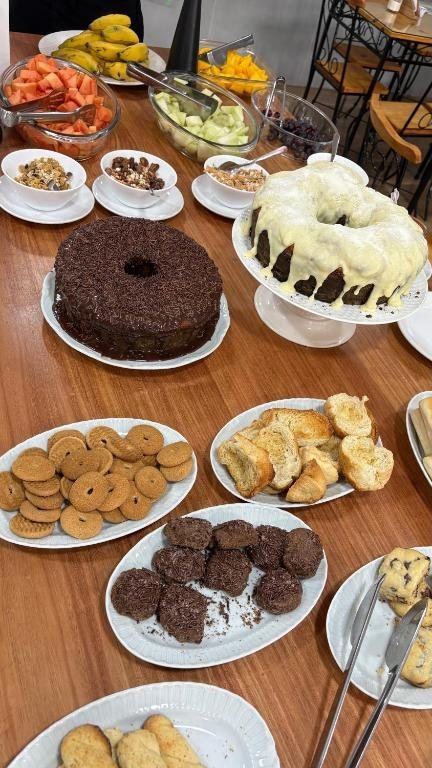 Bolos, biscoitos e pães no café da manhã