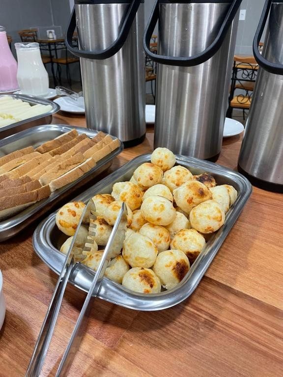 Pão de queijo no buffet do café da manhã